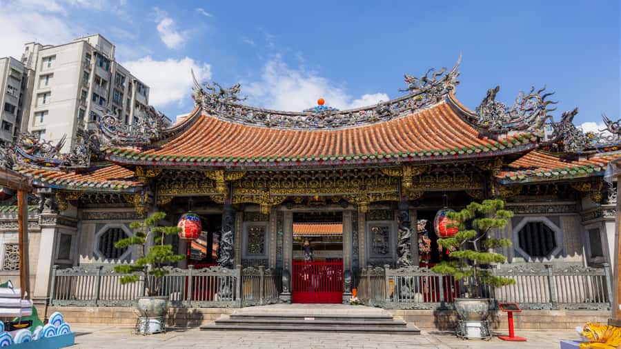 Taipei: Longshan Temple, Dihua Street & Taipei 101 Tour - Key Points