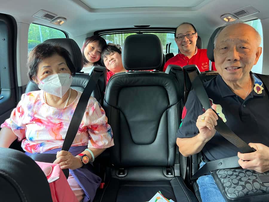 Hong Kong: Private City Highlights Tour with Car - Good To Know