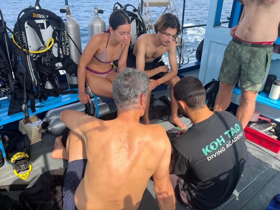 Koh Tao: Beginner Scuba Diving Experience with Gear - Key Points