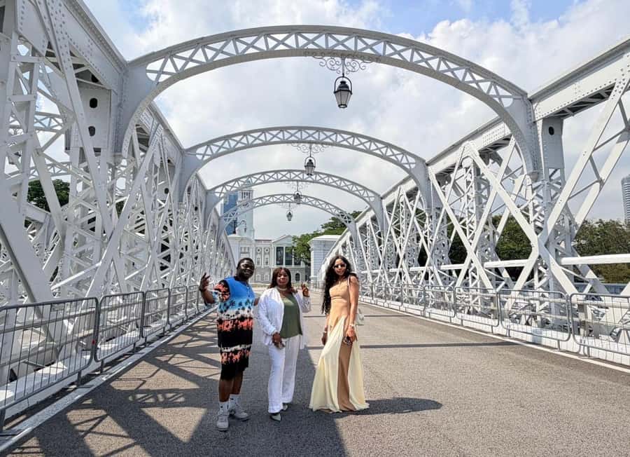 Sparkling Singapore City tour-RiverCruise, LightShows, Satay - Gardens by the Bay and Light Show