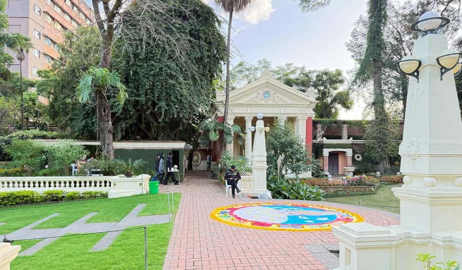 Kathmandu: Ason, Thamel & Garden of Dreams Walking Tour - Discovering Thamel’s Street Life and Hidden Temples