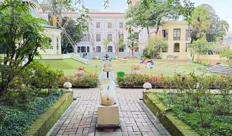 Kathmandu: Ason, Thamel & Garden of Dreams Walking Tour - What to Bring