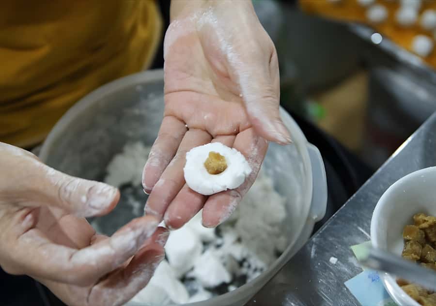 Hanoi: Floating Cake Making & 3 Vietnamese Tea Tasting - Good To Know