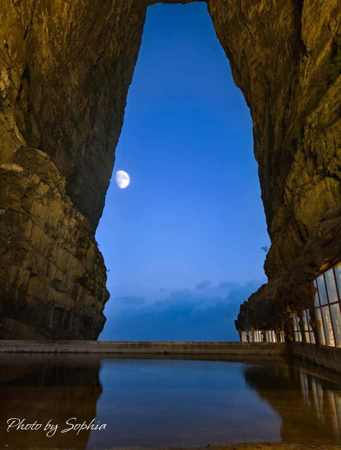 Chongqing To Zhangjiajie Night Tour with Hotel & Train - Ascending Tianmen Mountain: Spectacular Views and Thrilling Walkways