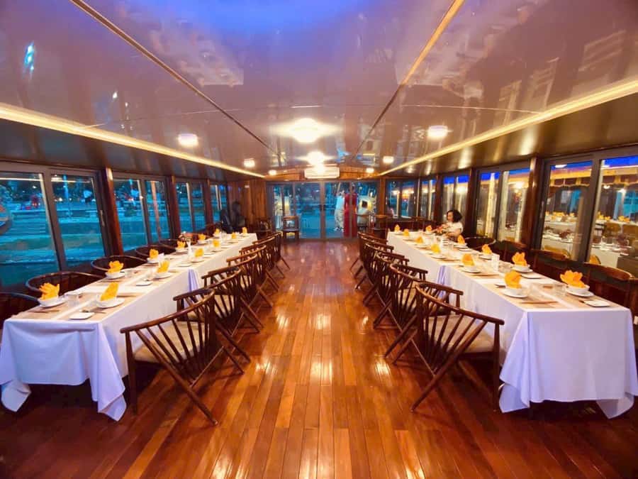 Hue: Night Cruise, 7 Course Dinner & Music on Perfume River - The Service & Experience