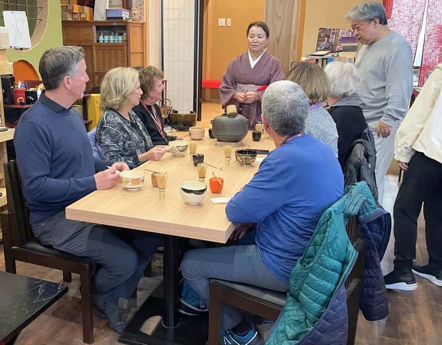 Asakusa Kimono and Matcha Tour by Locals - Kimono Selection at Yui: Dressing in Traditional Elegance