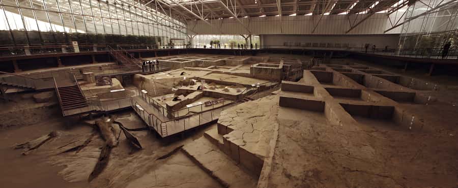 Chengdu: Jinsha Site Museum Ticket - Guided Tours and Staff