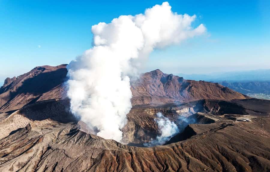 Fukuoka: Kumamoto Castle, Volcano, and Grasslands Day Trip - Exploring the Heart of Kyushu: What the Tour Offers