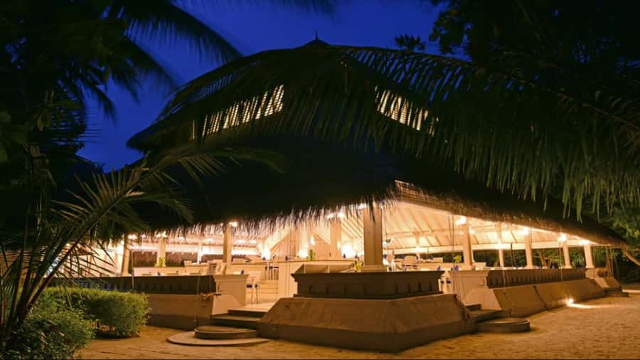 Maafushi: Adaaran Resort Evening Visit  Dinner & Alcohol - The Itinerary in Detail