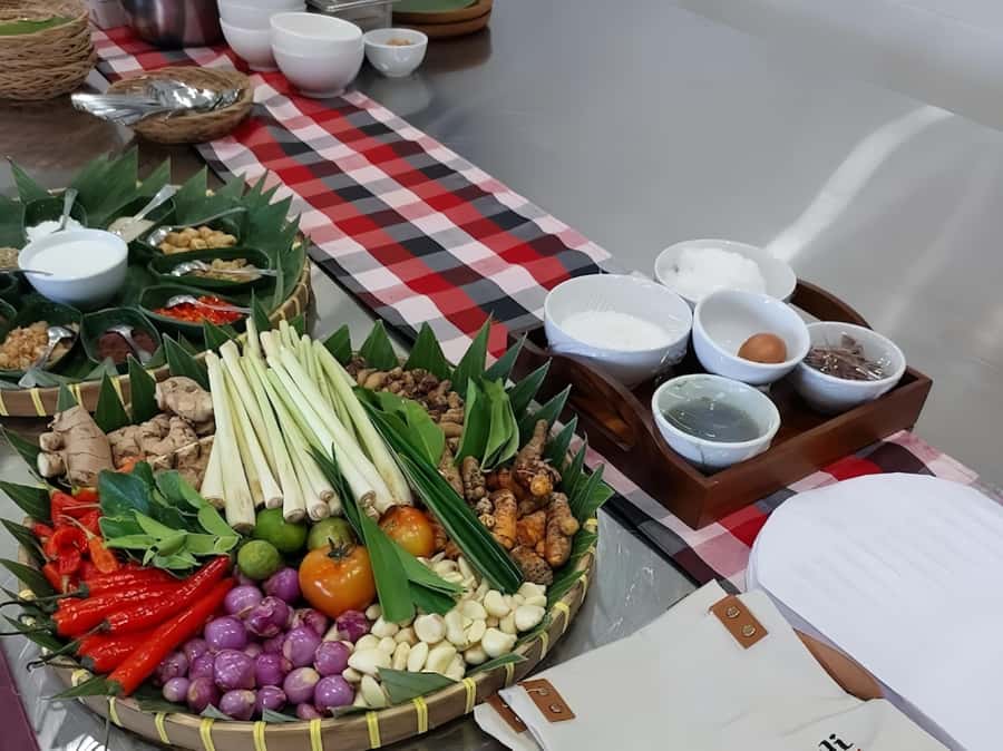 Nusa dua: Balinese Cooking Class with Herb Garden Visit - Detailed Breakdown of the Experience