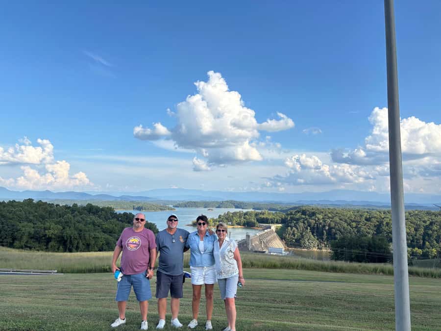 Sevierville: Highlights of Sevierville w/ stop at Buc-ee's - A Deep Dive into the Highlights Tour: What to Expect