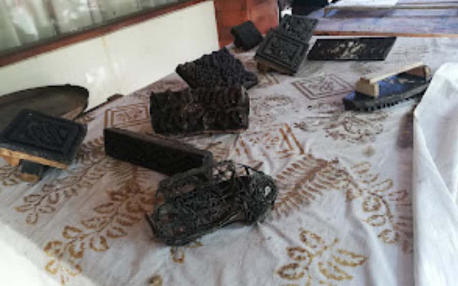 Batik Through the Eyes of a Local Balinese Family - An In-Depth Look at the Experience