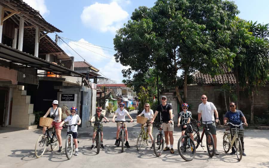 Borobudur: Guided Countryside Cycling Tour with Tastings - Key Points