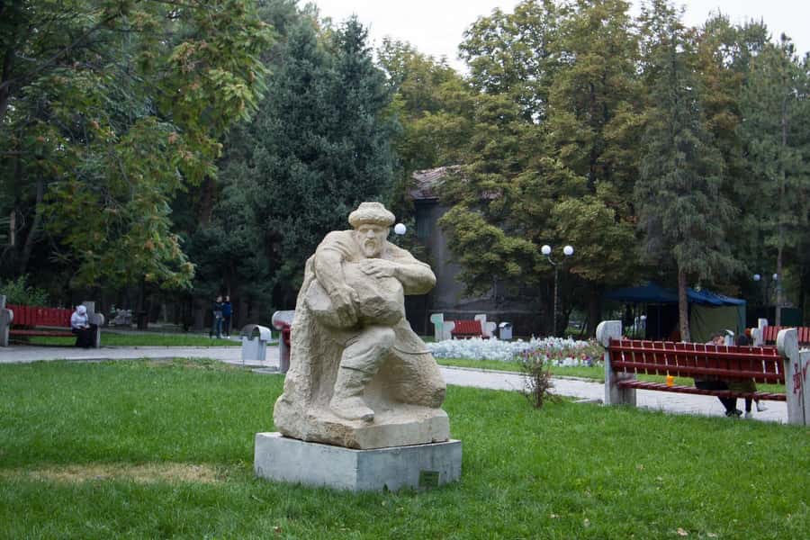 Bishkek: City walking Tour with Optional Bazaar Visit - Who Is This Tour Best For?