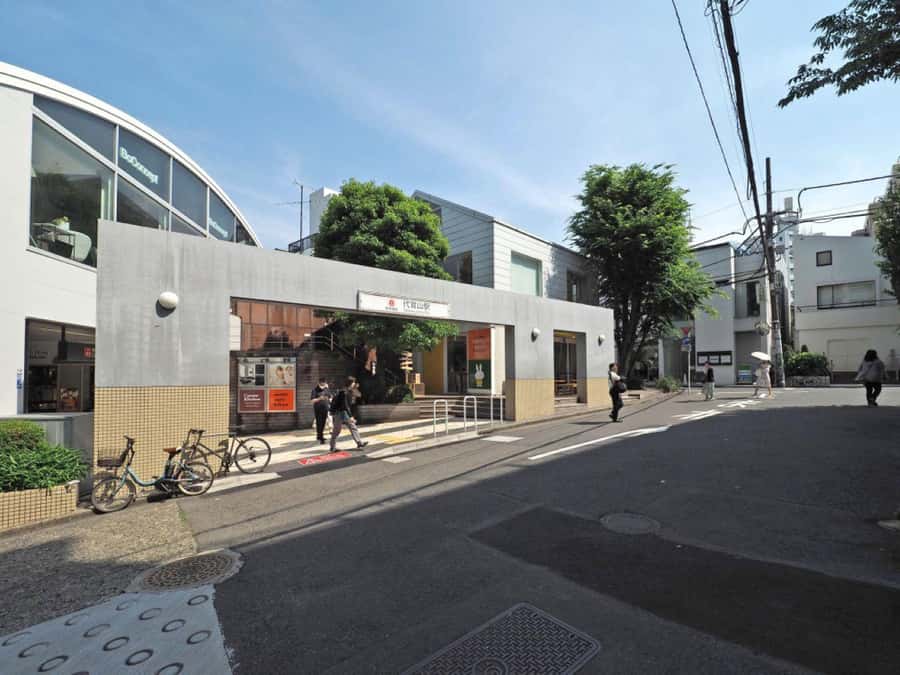 Tokyo: Daikanyama Guided Walking Tour with Local Guide - Traditional Architecture at Kyu Asakura House