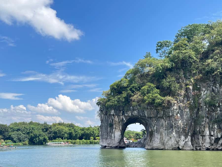 Guilin: Elephant Trunk Hill, Sun Moon Towers & Cave Tour - Exploring Guilin: A Closer Look at the Tour Highlights