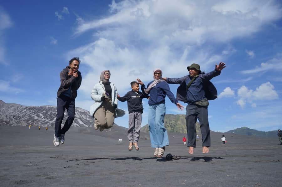 Surabaya or Malang: Shared Mount Bromo Trip with Breakfast - The Practical Details