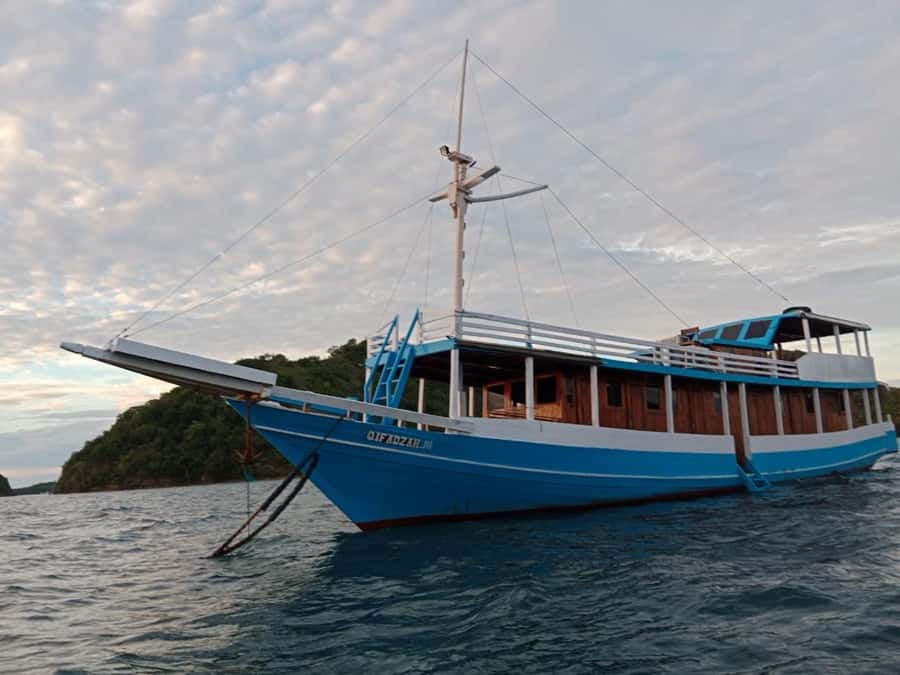 Bare Sea Liveaboard 2D1N on Standard Boat from Labuan Bajo - The Real Value of This Tour