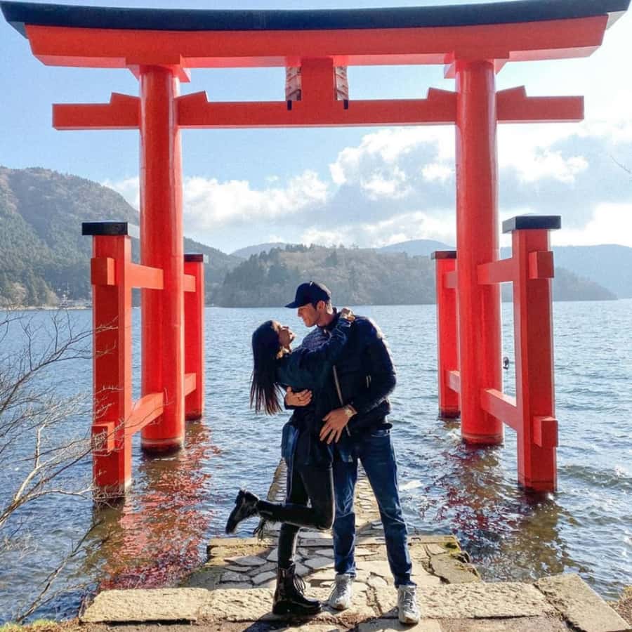 Tokyo: Hakone, Odawara Castle, Lake Ashi Cruise Private Tour - Outlets and Final Stops: Shopping and Relaxation