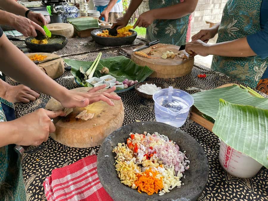 Denpasar: Crafting Tempeh and Cooking Indonesian Dishes - Overview of the Experience
