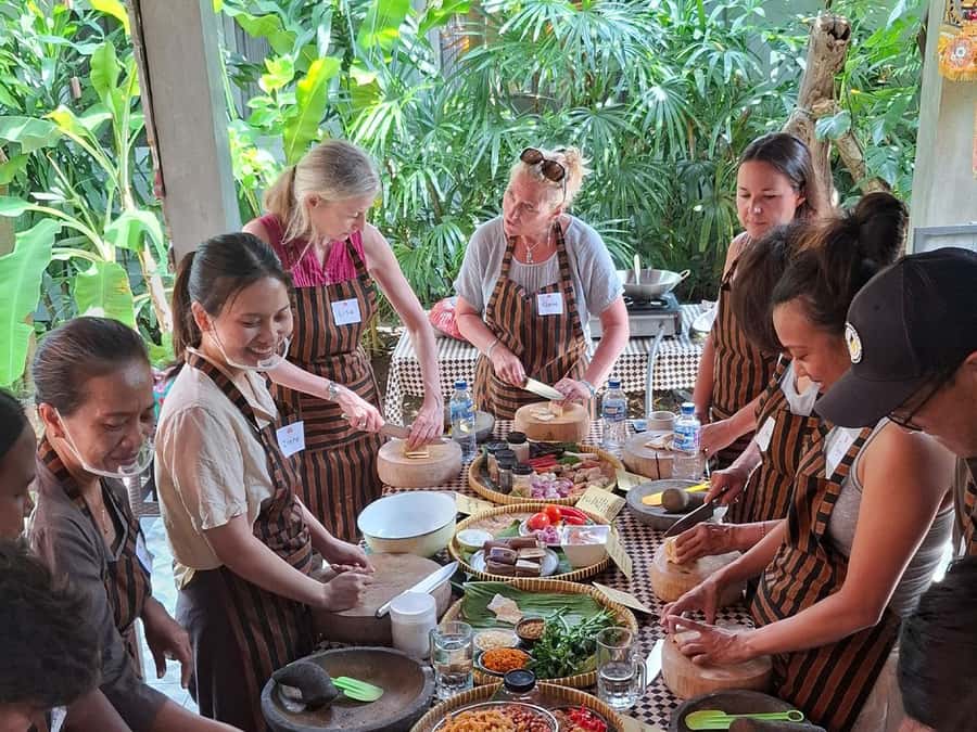 Denpasar: Crafting Tempeh and Cooking Indonesian Dishes - The Shared Meal: Practicing Indonesian Hospitality