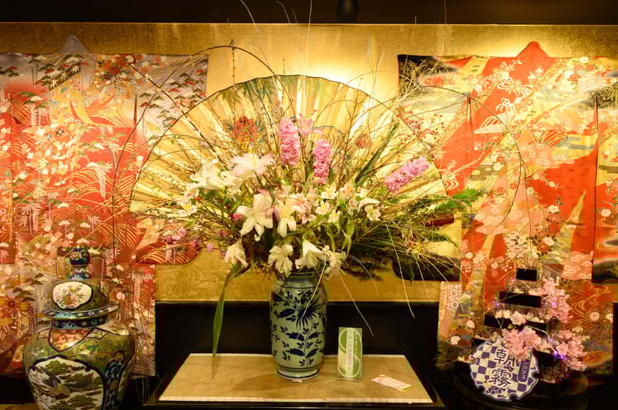 Shinjuku Washoku & Concept Café Tour - Who Should Consider This Tour?