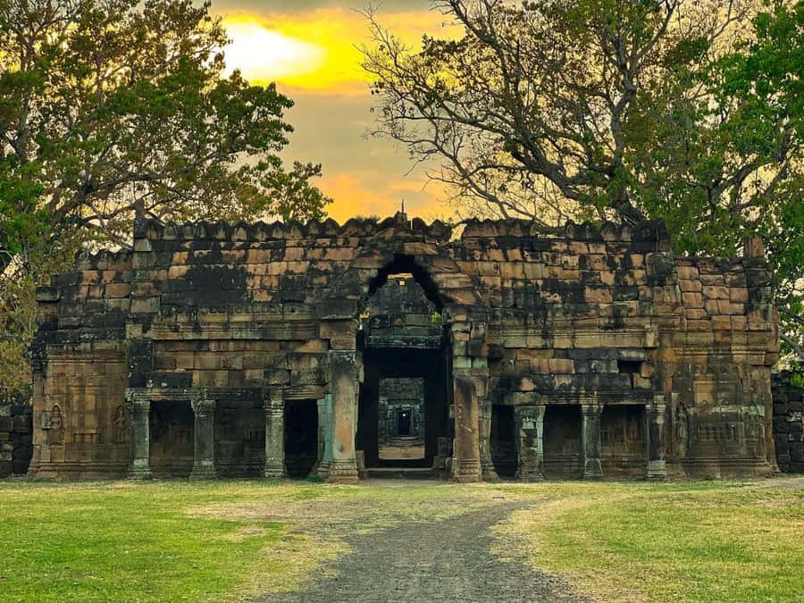 Exploring Phnom Penh to Kratie: Scenic Stop in Kampong Cham - Key Points