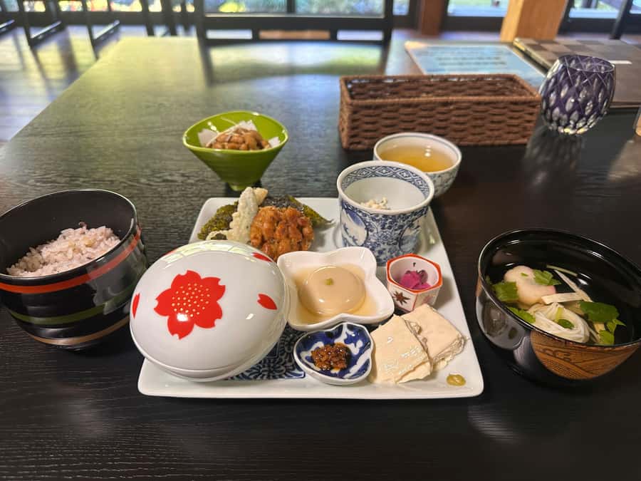 A Day of Mindfulness at Mount Minobu - Key Points