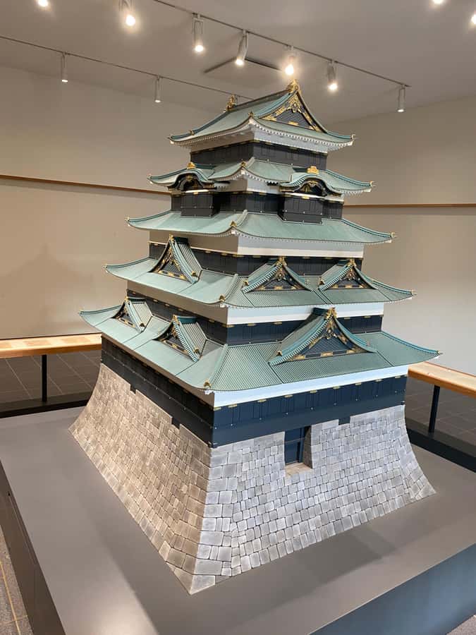 Imperial Palace Walking Tour:The Shoguns,the Imperial Family - Key Points