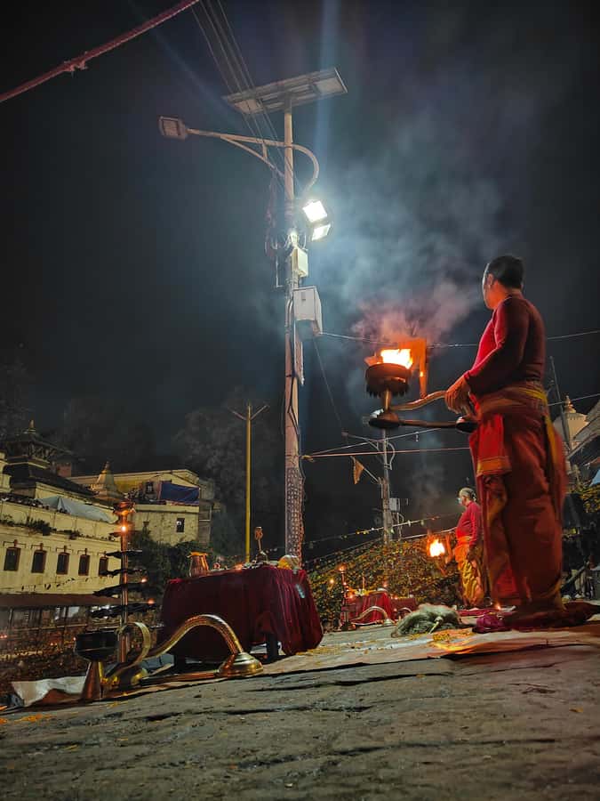Kathmandu: Pashupatinath Temple Evening Aarati & Cremation - The Aarati Ceremony: Fire, Chanting, and Devotion