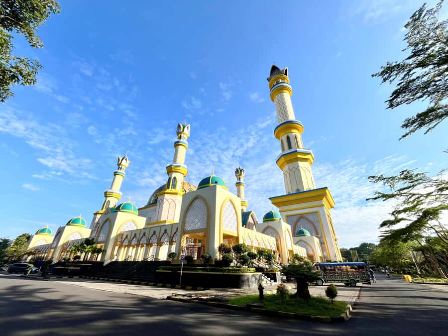 Lombok: Mataram City, Pusuk Monkey Forest & Beach Tour - Transportation, Timing, and Group Experience