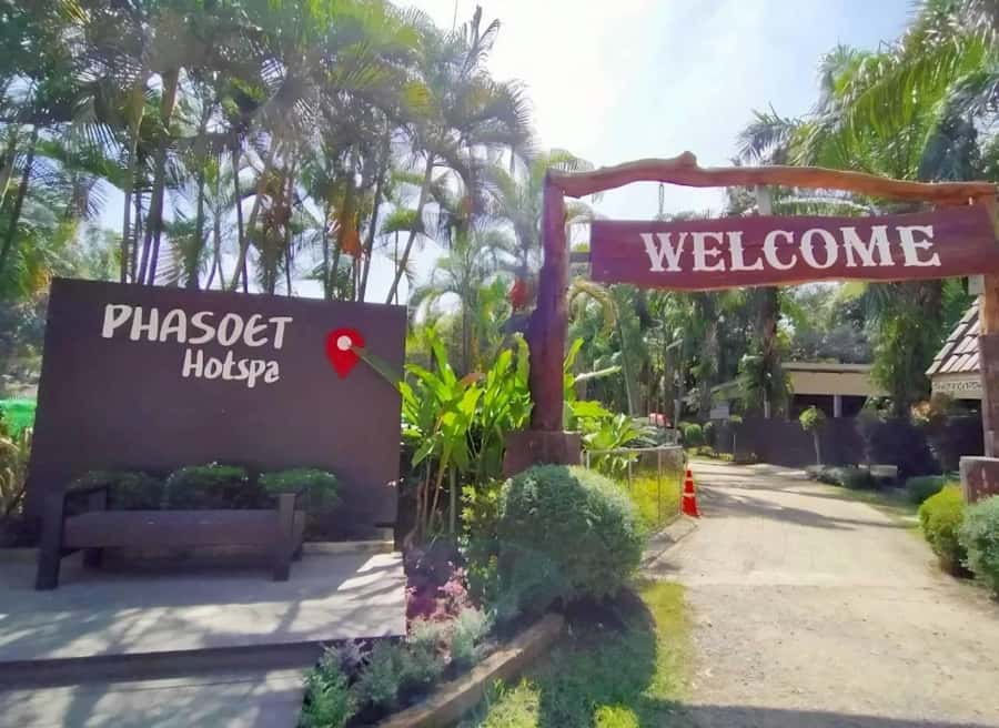 Chiang Rai: White Temple, Doi Chang, & Hot Springs Tour - The Sum Up