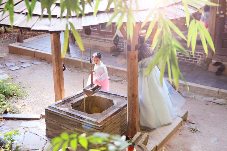 Cinematic Seoul: Private Photo Journey with a Pro - Exploring the Experience: What You Can Expect