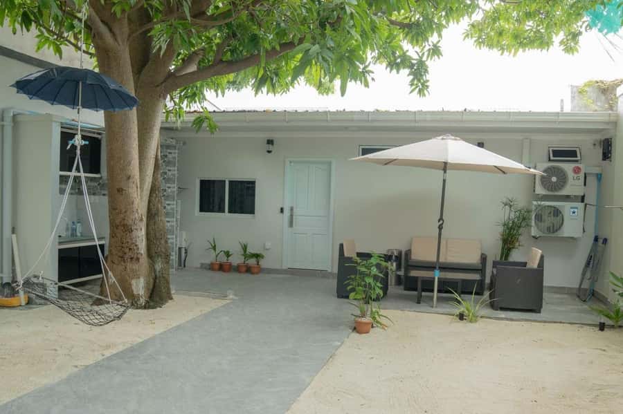 Maldives: Male' to Naifaru Island 5-Day Guided Tour - Transportation & Group Size