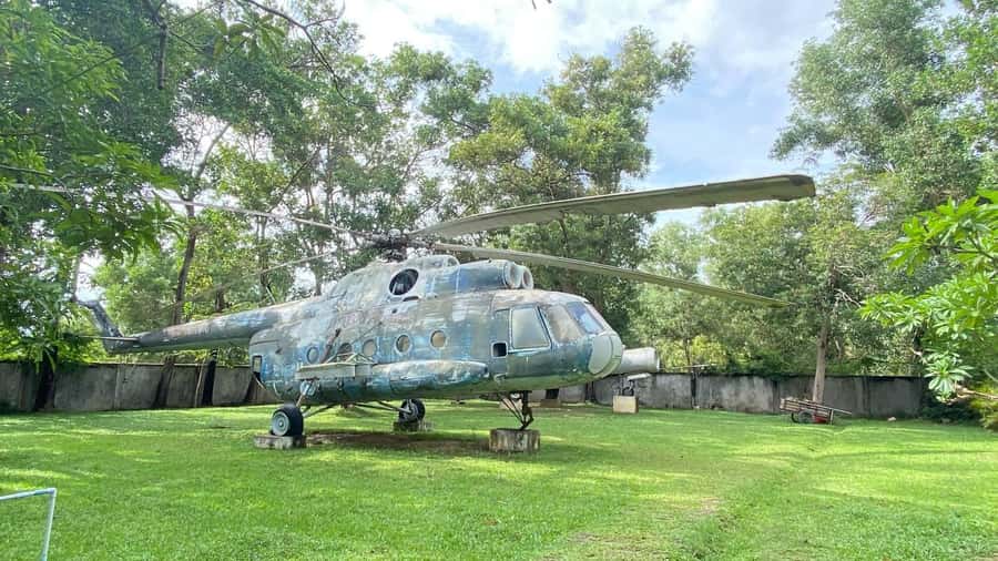 Siem Reap: Kampong Phluk, War Museum, & Killing Field Tour - Kampong Phluk: The Floating Village Experience