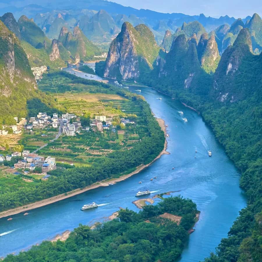 Guilin & Yangshuo: Reed Flute Cave & Yulong River drift Tour - Who Should Consider This Tour?