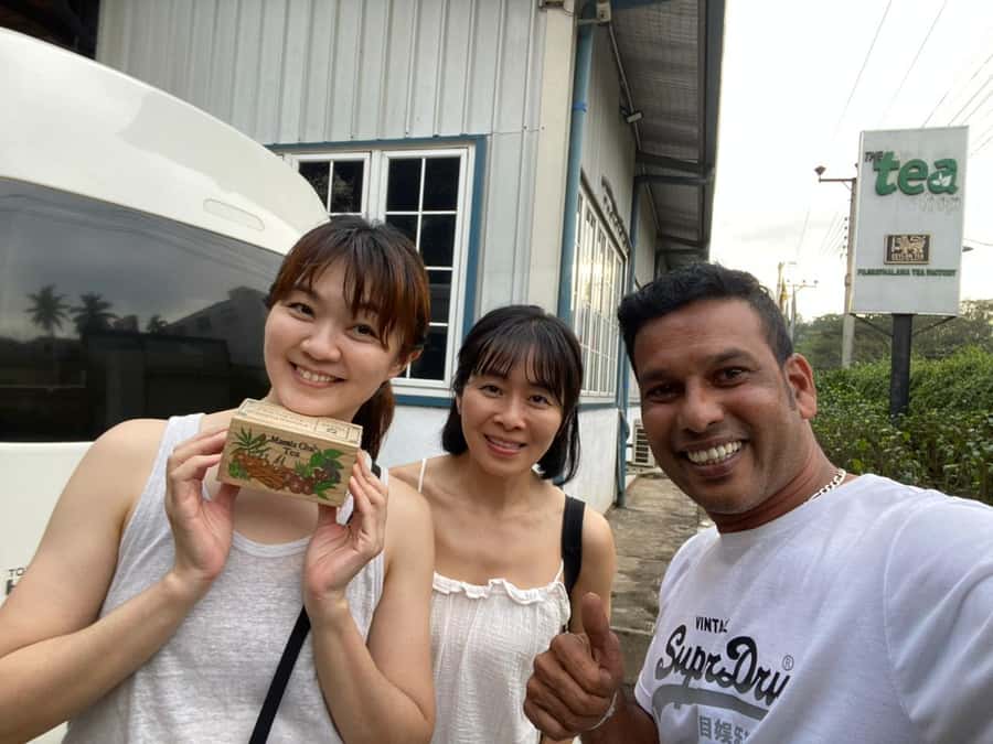 Kandy Shopping Tour by Tuk Tuk with Sri Lankan Roti Tasting - Good To Know