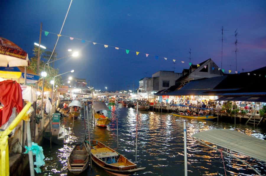 Weekend Amphawa Floating Market & Train Market Private Tour - Maeklong Railway Market: Watching Stalls Move