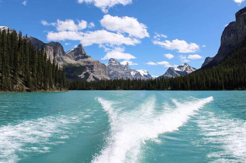 Jasper: Maligne Valley Wildlife & Spirit Island Cruise - The Experience of a Lifetime: Authentic, Well-Organized, and Visually Stunning