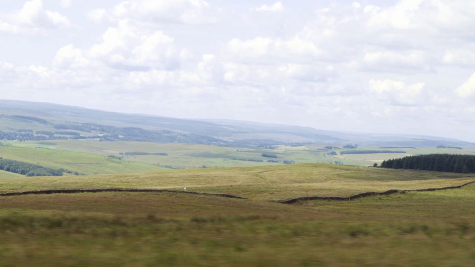 Edinburgh: Rosslyn Chapel and Hadrian's Wall Tour in Spanish - Guide and Language Experience