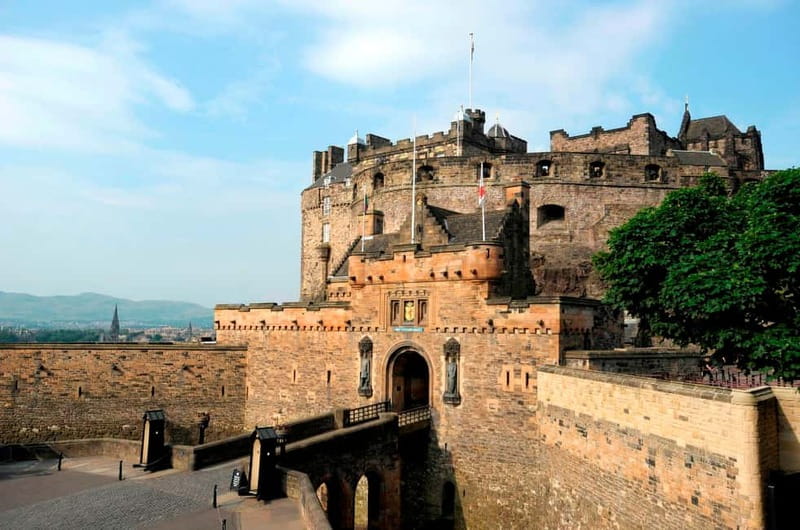 Edinburgh: Multi-Sensory Old Town Historical Walking Tour - Exploring Edinburgh on a Multi-Sensory Level