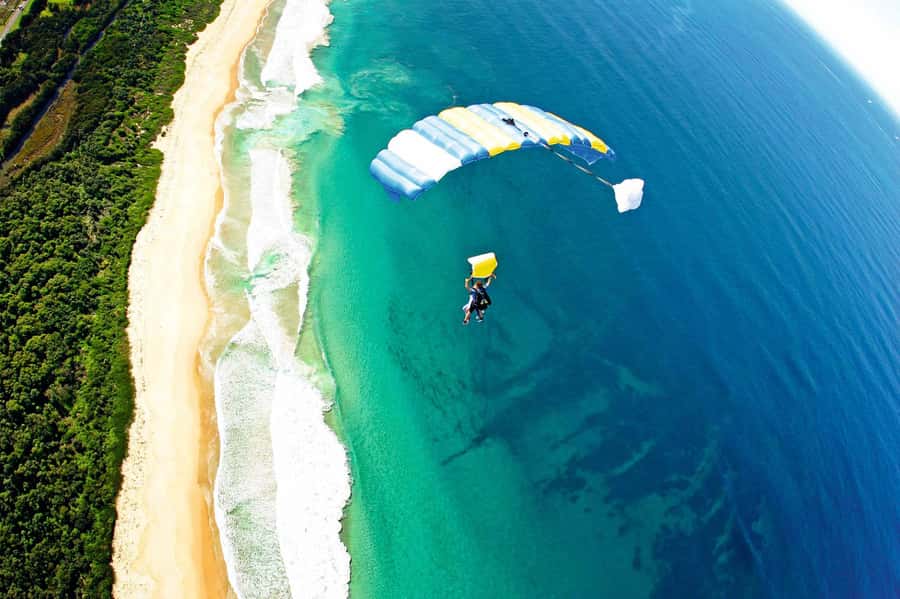 From Sydney: Tandem Skydive Experience over Wollongong Beach - The Experience in Detail