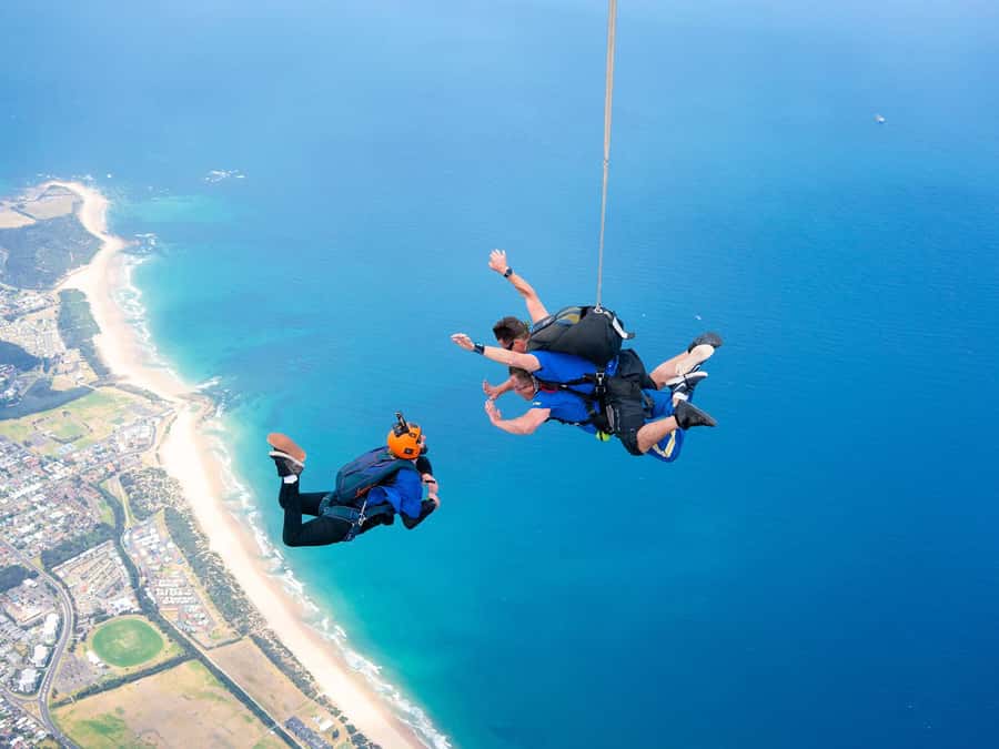 From Sydney: Tandem Skydive Experience over Wollongong Beach - Who Will Love This?
