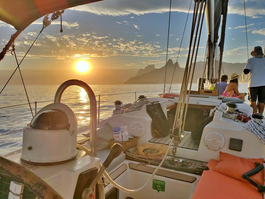Rio de Janeiro: Guanabara Bay Sunset Sailing Tour & Drinks - Key Points