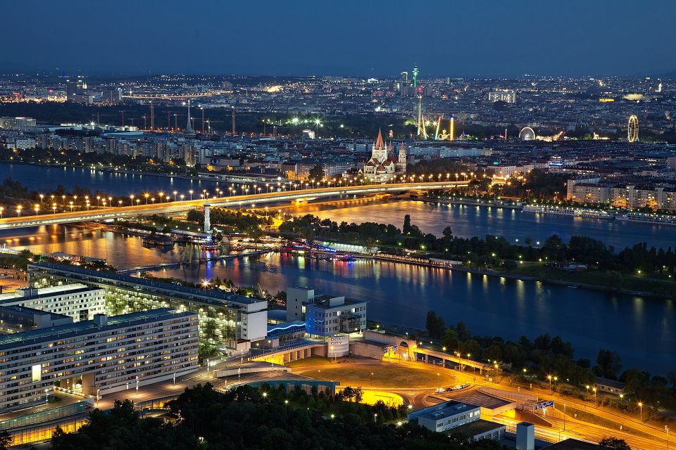 Vienna: Panoramic Night Tour by Bus - Key Points