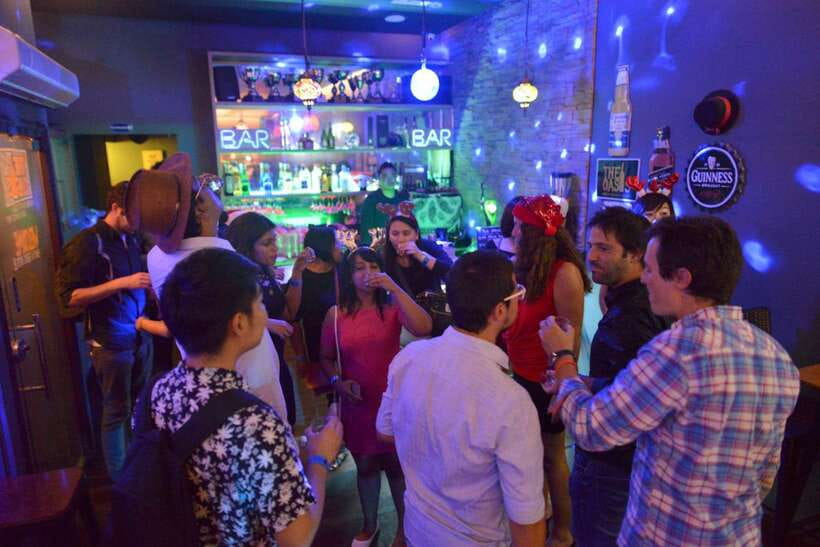 Singapore Pub Crawl - Party like a Local - Who Will Love This Experience?