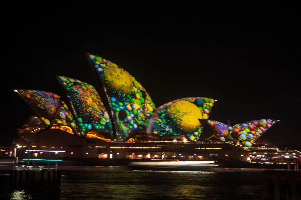 Sydney: Vivid Festival of Light Harbor Cruise with Dinner - FAQs