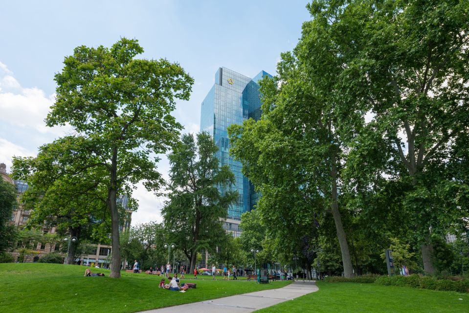 Frankfurt: Guided walk between palm trees and skyline - Practical Details and Tips