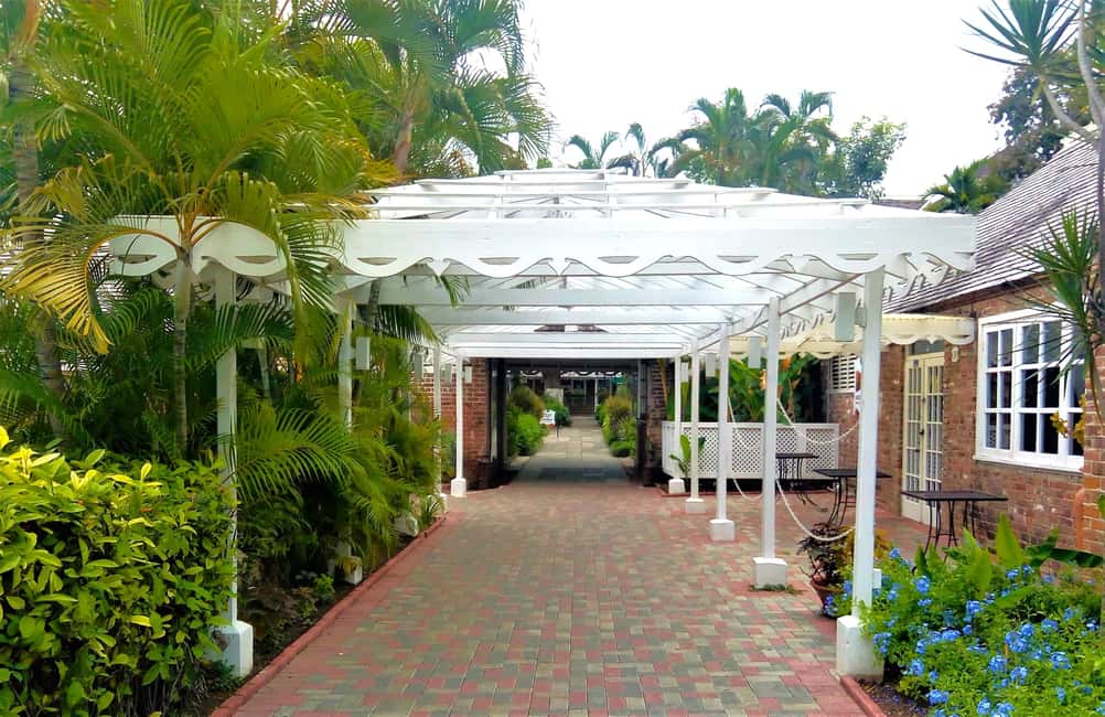 Devon House Heritage Tour with Ice Cream from Kingston - Key Points