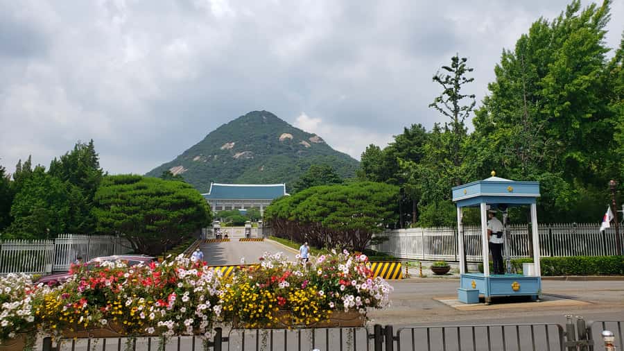 Seoul: Gyeongbokgung Palace, Jogyesa Temple, Bukchon Village - Exploring Seoul: Gyeongbokgung Palace, Jogyesa Temple, Bukchon Village